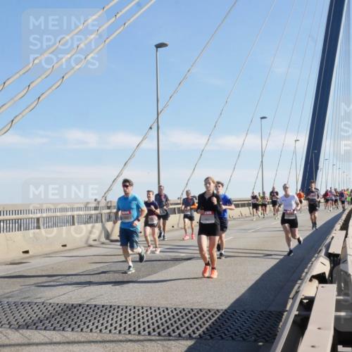 03.10.2025 - Köhlbrandbrückenlauf Matties Gatica Varas http://msf.ph/oto/9021588 03.10.2025 12:26:31 Position 1  meine-sportfotos.de