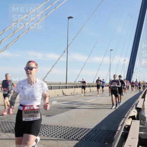 03.10.2025 - Köhlbrandbrückenlauf Matties Gatica Varas http://msf.ph/oto/9021596 03.10.2025 12:26:34 Position 1 6089 meine-sportfotos.de