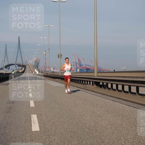 03.10.2025 - Köhlbrandbrückenlauf Fabian Wolf http://msf.ph/oto/9021608 03.10.2025 09:35:40 Position 3  meine-sportfotos.de
