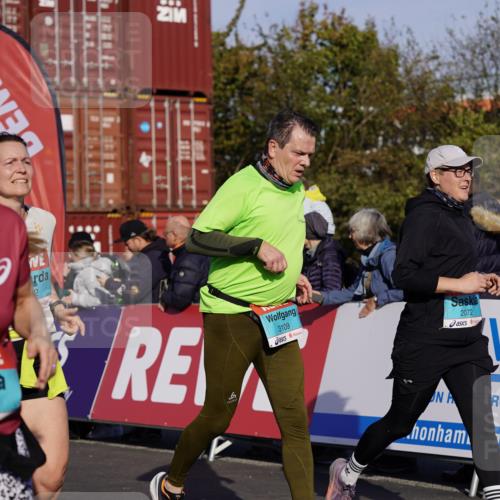 03.10.2025 - Köhlbrandbrückenlauf Michael Burmester http://msf.ph/oto/9021609 03.10.2025 10:23:00 Ziel 1263, 1484, 1707, 1723, 1751, 1777, 1954, 2072, 2087, 2125, 2141, 2167, 2188, 2829, 2907, 3029, 3109, 3147, 3222, 3291, 3480 meine-sportfotos.de