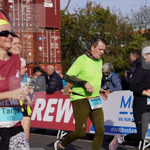 03.10.2025 - Köhlbrandbrückenlauf Michael Burmester http://msf.ph/oto/9021614 03.10.2025 10:23:00 Ziel 1263, 1484, 1707, 1723, 1751, 1777, 1954, 2072, 2087, 2125, 2141, 2167, 2188, 2829, 2907, 3029, 3109, 3147, 3222, 3291, 3480 meine-sportfotos.de