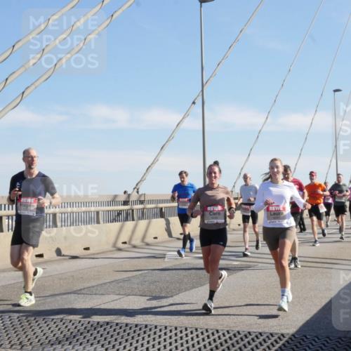 03.10.2025 - Köhlbrandbrückenlauf Matties Gatica Varas http://msf.ph/oto/9021616 03.10.2025 12:26:38 Position 1 4246 meine-sportfotos.de