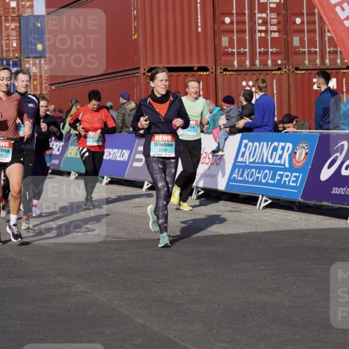 03.10.2025 - Köhlbrandbrückenlauf Michael Burmester http://msf.ph/oto/9021618 03.10.2025 10:23:02 Ziel 1263, 1707, 1723, 1777, 1954, 2072, 2125, 2141, 2167, 2188, 2829, 2840, 2842, 2907, 3029, 3109, 3147, 3222, 3291 meine-sportfotos.de