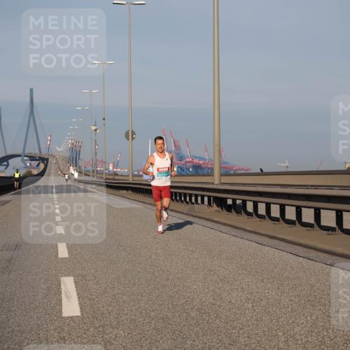 03.10.2025 - Köhlbrandbrückenlauf Fabian Wolf http://msf.ph/oto/9021619 03.10.2025 09:35:40 Position 3  meine-sportfotos.de