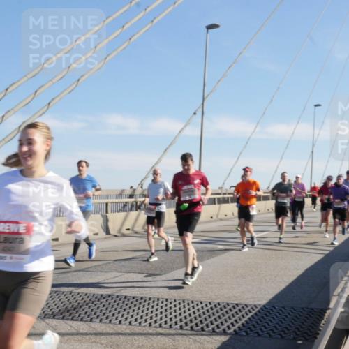 03.10.2025 - Köhlbrandbrückenlauf Matties Gatica Varas http://msf.ph/oto/9021621 03.10.2025 12:26:40 Position 1 4247 meine-sportfotos.de