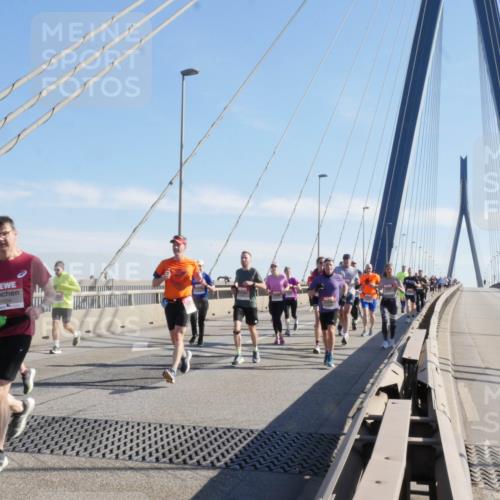 03.10.2025 - Köhlbrandbrückenlauf Matties Gatica Varas http://msf.ph/oto/9021626 03.10.2025 12:26:41 Position 1 4334 meine-sportfotos.de