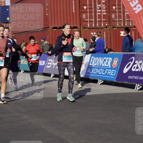 03.10.2025 - Köhlbrandbrückenlauf Michael Burmester http://msf.ph/oto/9021629 03.10.2025 10:23:02 Ziel 1263, 1707, 1723, 1777, 1954, 2072, 2125, 2141, 2167, 2188, 2829, 2840, 2842, 2907, 3029, 3109, 3147, 3222, 3291 meine-sportfotos.de
