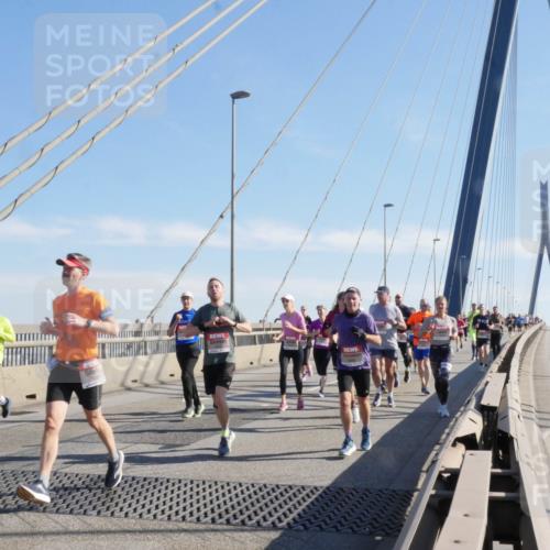 03.10.2025 - Köhlbrandbrückenlauf Matties Gatica Varas http://msf.ph/oto/9021630 03.10.2025 12:26:42 Position 1  meine-sportfotos.de