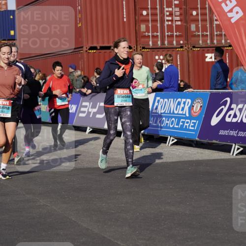 03.10.2025 - Köhlbrandbrückenlauf Michael Burmester http://msf.ph/oto/9021633 03.10.2025 10:23:03 Ziel 1263, 1707, 1723, 1777, 1954, 2072, 2125, 2141, 2167, 2188, 2740, 2829, 2840, 2842, 2907, 3029, 3147, 3221, 3291 meine-sportfotos.de