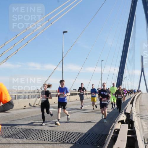 03.10.2025 - Köhlbrandbrückenlauf Matties Gatica Varas http://msf.ph/oto/9021648 03.10.2025 12:26:46 Position 1  meine-sportfotos.de
