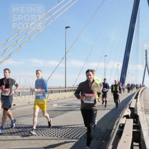 03.10.2025 - Köhlbrandbrückenlauf Matties Gatica Varas http://msf.ph/oto/9021652 03.10.2025 12:26:49 Position 1 4266 meine-sportfotos.de