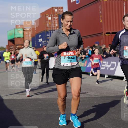 03.10.2025 - Köhlbrandbrückenlauf Michael Burmester http://msf.ph/oto/9021654 03.10.2025 10:23:04 Ziel 1263, 1707, 1723, 1777, 1954, 2072, 2125, 2141, 2167, 2188, 2740, 2829, 2840, 2842, 3029, 3147, 3221, 3291 meine-sportfotos.de