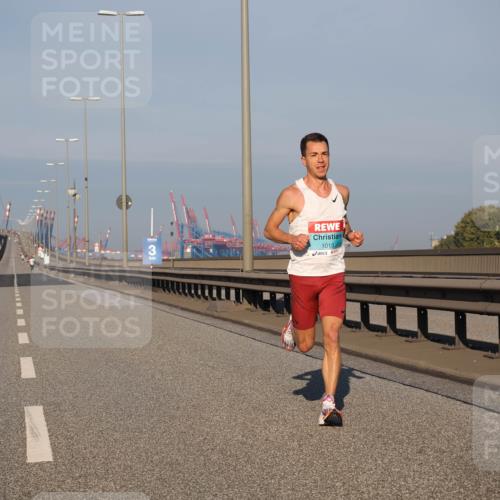 03.10.2025 - Köhlbrandbrückenlauf Fabian Wolf http://msf.ph/oto/9021657 03.10.2025 09:35:43 Position 3 3, 1013 meine-sportfotos.de