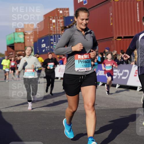 03.10.2025 - Köhlbrandbrückenlauf Michael Burmester http://msf.ph/oto/9021658 03.10.2025 10:23:04 Ziel 1263, 1707, 1723, 1777, 1954, 2072, 2125, 2141, 2167, 2188, 2740, 2829, 2840, 2842, 3029, 3147, 3221, 3291 meine-sportfotos.de