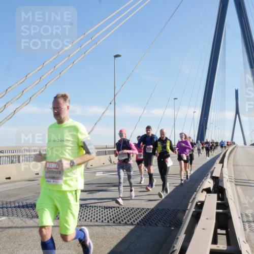 03.10.2025 - Köhlbrandbrückenlauf Matties Gatica Varas http://msf.ph/oto/9021659 03.10.2025 12:26:50 Position 1 4138 meine-sportfotos.de