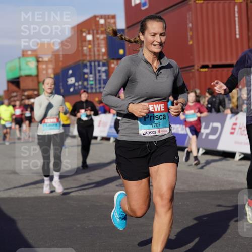 03.10.2025 - Köhlbrandbrückenlauf Michael Burmester http://msf.ph/oto/9021661 03.10.2025 10:23:04 Ziel 1263, 1707, 1723, 1777, 1954, 2072, 2125, 2141, 2167, 2188, 2740, 2829, 2840, 2842, 3029, 3147, 3221, 3291 meine-sportfotos.de