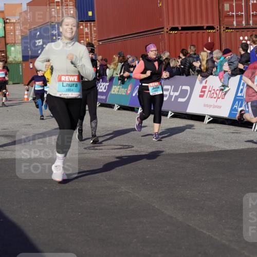 03.10.2025 - Köhlbrandbrückenlauf Michael Burmester http://msf.ph/oto/9021678 03.10.2025 10:23:05 Ziel 1263, 1707, 1723, 1777, 1954, 2125, 2139, 2141, 2167, 2188, 2740, 2829, 2840, 2842, 3029, 3147, 3221 meine-sportfotos.de