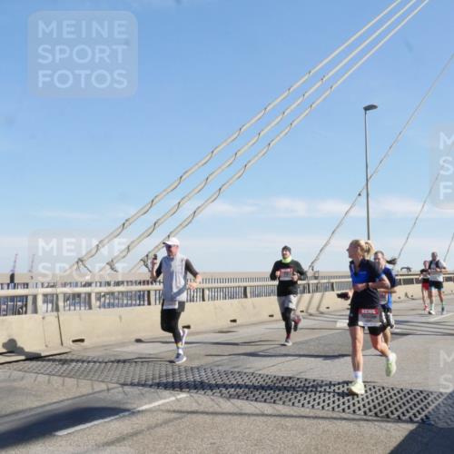 03.10.2025 - Köhlbrandbrückenlauf Matties Gatica Varas http://msf.ph/oto/9021680 03.10.2025 12:26:55 Position 1  meine-sportfotos.de