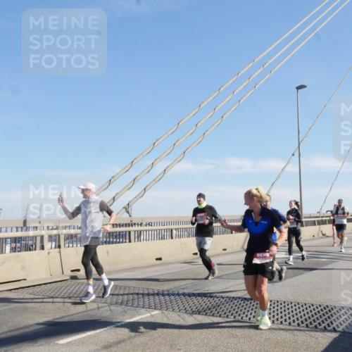 03.10.2025 - Köhlbrandbrückenlauf Matties Gatica Varas http://msf.ph/oto/9021681 03.10.2025 12:26:56 Position 1  meine-sportfotos.de