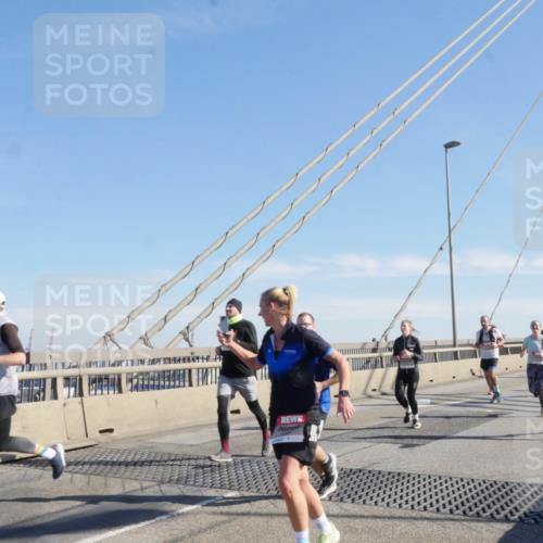 03.10.2025 - Köhlbrandbrückenlauf Matties Gatica Varas http://msf.ph/oto/9021684 03.10.2025 12:26:56 Position 1  meine-sportfotos.de