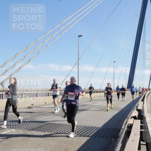 03.10.2025 - Köhlbrandbrückenlauf Matties Gatica Varas http://msf.ph/oto/9021691 03.10.2025 12:26:58 Position 1  meine-sportfotos.de