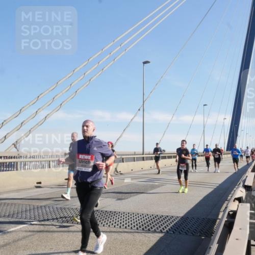 03.10.2025 - Köhlbrandbrückenlauf Matties Gatica Varas http://msf.ph/oto/9021694 03.10.2025 12:26:58 Position 1 4649 meine-sportfotos.de