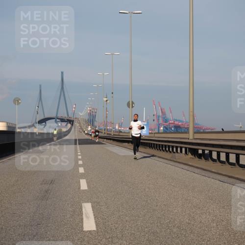 03.10.2025 - Köhlbrandbrückenlauf Fabian Wolf http://msf.ph/oto/9021695 03.10.2025 09:36:12 Position 3  meine-sportfotos.de