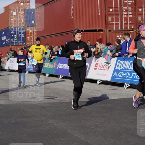03.10.2025 - Köhlbrandbrückenlauf Michael Burmester http://msf.ph/oto/9021697 03.10.2025 10:23:07 Ziel 1263, 1629, 1707, 1723, 1827, 1954, 2125, 2139, 2141, 2167, 2740, 2810, 2829, 2840, 2842, 3029, 3147, 3221 meine-sportfotos.de