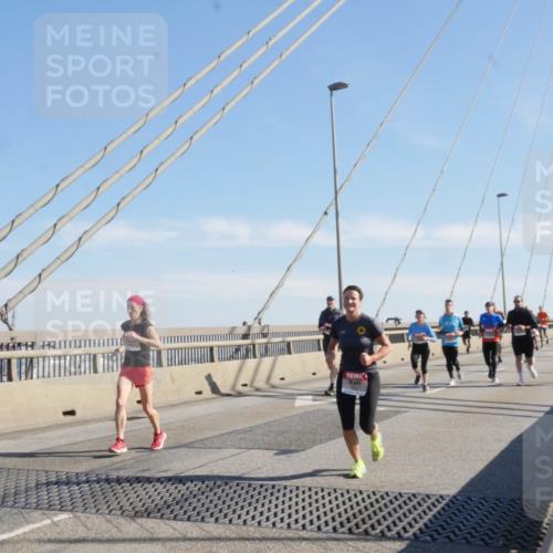 03.10.2025 - Köhlbrandbrückenlauf Matties Gatica Varas http://msf.ph/oto/9021699 03.10.2025 12:26:59 Position 1  meine-sportfotos.de