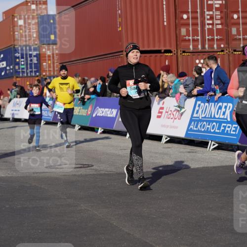03.10.2025 - Köhlbrandbrückenlauf Michael Burmester http://msf.ph/oto/9021701 03.10.2025 10:23:07 Ziel 1263, 1629, 1707, 1723, 1827, 1954, 2125, 2139, 2141, 2167, 2740, 2810, 2829, 2840, 2842, 3029, 3147, 3221 meine-sportfotos.de