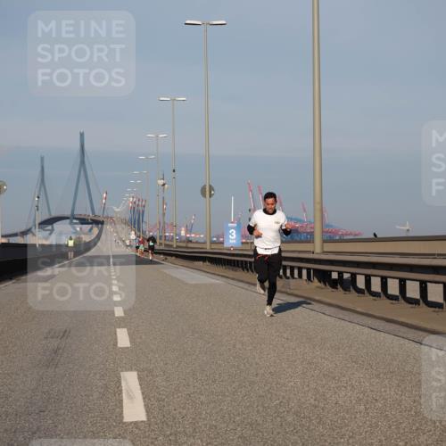 03.10.2025 - Köhlbrandbrückenlauf Fabian Wolf http://msf.ph/oto/9021702 03.10.2025 09:36:15 Position 3 3 meine-sportfotos.de