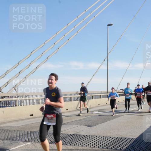 03.10.2025 - Köhlbrandbrückenlauf Matties Gatica Varas http://msf.ph/oto/9021703 03.10.2025 12:27:00 Position 1  meine-sportfotos.de