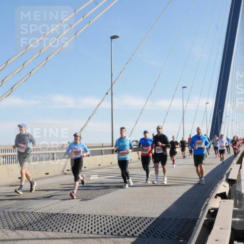 03.10.2025 - Köhlbrandbrückenlauf Matties Gatica Varas http://msf.ph/oto/9021707 03.10.2025 12:27:01 Position 1  meine-sportfotos.de
