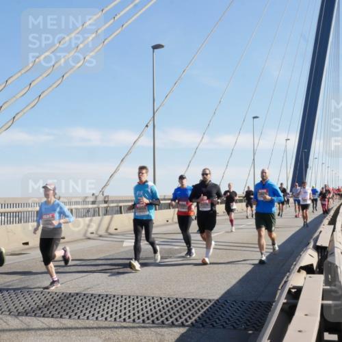 03.10.2025 - Köhlbrandbrückenlauf Matties Gatica Varas http://msf.ph/oto/9021710 03.10.2025 12:27:02 Position 1  meine-sportfotos.de