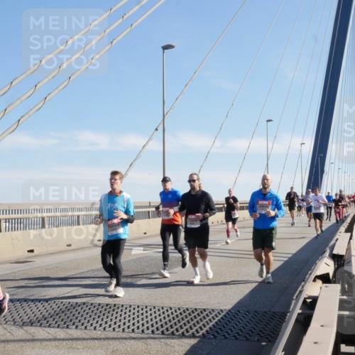 03.10.2025 - Köhlbrandbrückenlauf Matties Gatica Varas http://msf.ph/oto/9021712 03.10.2025 12:27:02 Position 1  meine-sportfotos.de
