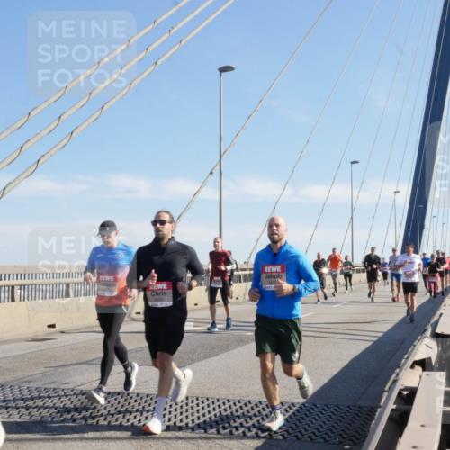 03.10.2025 - Köhlbrandbrückenlauf Matties Gatica Varas http://msf.ph/oto/9021716 03.10.2025 12:27:03 Position 1 6533, 4413 meine-sportfotos.de