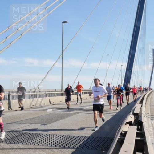 03.10.2025 - Köhlbrandbrückenlauf Matties Gatica Varas http://msf.ph/oto/9021727 03.10.2025 12:27:06 Position 1  meine-sportfotos.de