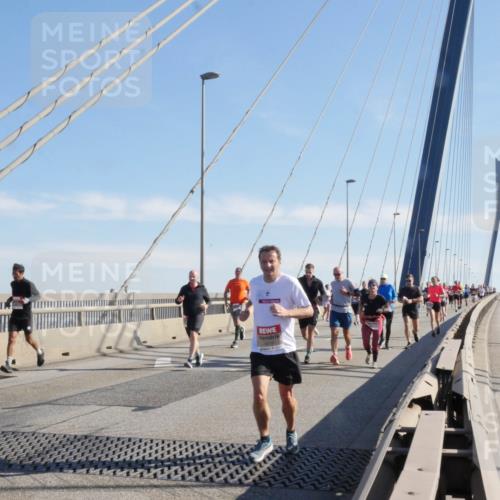 03.10.2025 - Köhlbrandbrückenlauf Matties Gatica Varas http://msf.ph/oto/9021729 03.10.2025 12:27:06 Position 1  meine-sportfotos.de