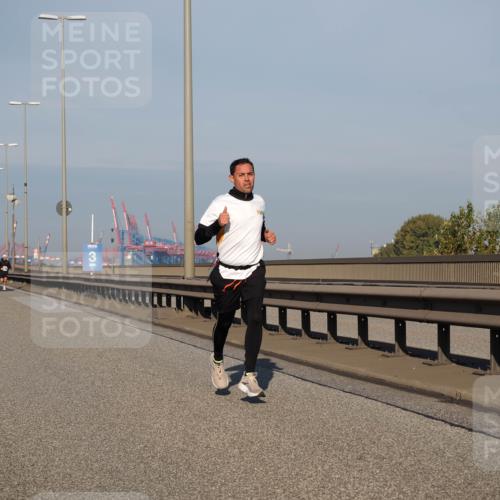 03.10.2025 - Köhlbrandbrückenlauf Fabian Wolf http://msf.ph/oto/9021732 03.10.2025 09:36:17 Position 3 3 meine-sportfotos.de