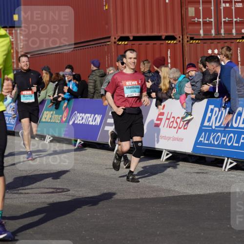 03.10.2025 - Köhlbrandbrückenlauf Michael Burmester http://msf.ph/oto/9021747 03.10.2025 10:23:12 Ziel 1597, 1629, 1827, 2139, 2141, 2683, 2684, 2740, 2783, 2810, 2840, 2842, 3221 meine-sportfotos.de