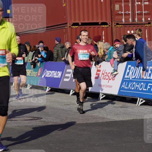 03.10.2025 - Köhlbrandbrückenlauf Michael Burmester http://msf.ph/oto/9021750 03.10.2025 10:23:12 Ziel 1597, 1629, 1827, 2139, 2141, 2683, 2684, 2740, 2783, 2810, 2840, 2842, 3221 meine-sportfotos.de