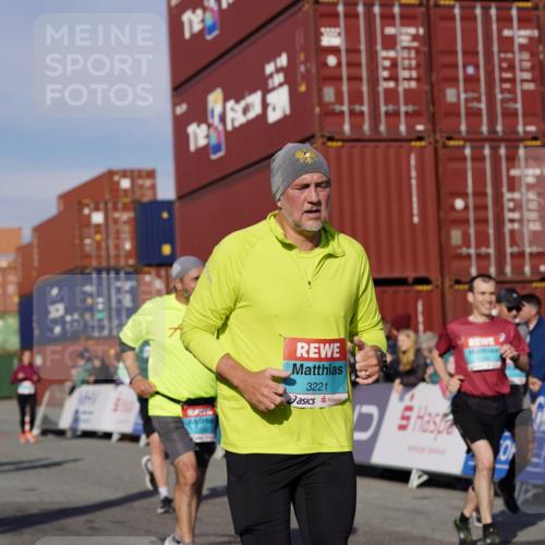 03.10.2025 - Köhlbrandbrückenlauf Michael Burmester http://msf.ph/oto/9021754 03.10.2025 10:23:12 Ziel 1597, 1629, 1827, 2139, 2141, 2683, 2684, 2740, 2783, 2810, 2840, 2842, 3221 meine-sportfotos.de