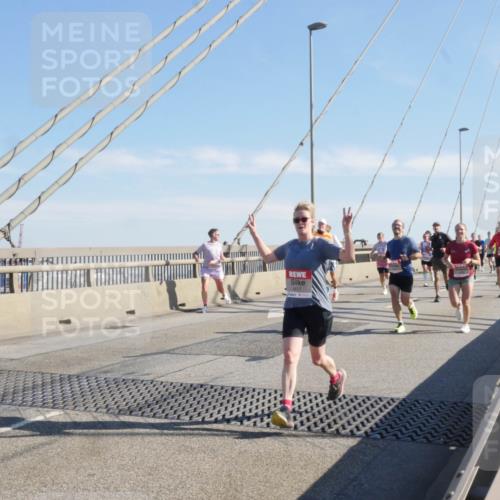 03.10.2025 - Köhlbrandbrückenlauf Matties Gatica Varas http://msf.ph/oto/9021757 03.10.2025 12:27:15 Position 1 4417 meine-sportfotos.de