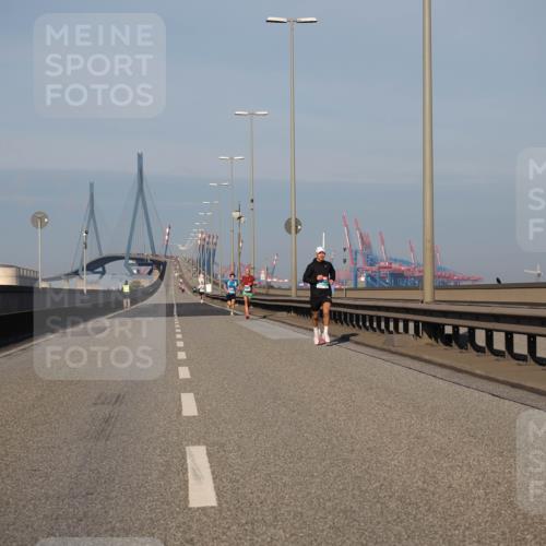 03.10.2025 - Köhlbrandbrückenlauf Fabian Wolf http://msf.ph/oto/9021763 03.10.2025 09:36:27 Position 3  meine-sportfotos.de