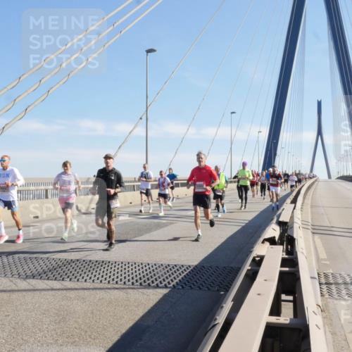 03.10.2025 - Köhlbrandbrückenlauf Matties Gatica Varas http://msf.ph/oto/9021770 03.10.2025 12:27:18 Position 1  meine-sportfotos.de