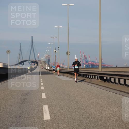 03.10.2025 - Köhlbrandbrückenlauf Fabian Wolf http://msf.ph/oto/9021771 03.10.2025 09:36:28 Position 3  meine-sportfotos.de