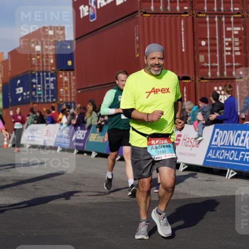 03.10.2025 - Köhlbrandbrückenlauf Michael Burmester http://msf.ph/oto/9021773 03.10.2025 10:23:13 Ziel 1597, 1629, 1827, 2139, 2683, 2684, 2740, 2783, 2810, 2840, 2842, 3221 meine-sportfotos.de