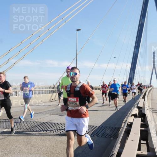 03.10.2025 - Köhlbrandbrückenlauf Matties Gatica Varas http://msf.ph/oto/9021789 03.10.2025 12:27:22 Position 1 4391 meine-sportfotos.de
