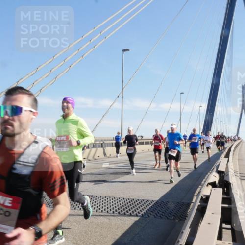 03.10.2025 - Köhlbrandbrückenlauf Matties Gatica Varas http://msf.ph/oto/9021791 03.10.2025 12:27:22 Position 1 5637 meine-sportfotos.de