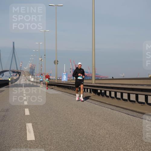 03.10.2025 - Köhlbrandbrückenlauf Fabian Wolf http://msf.ph/oto/9021796 03.10.2025 09:36:29 Position 3 3 meine-sportfotos.de